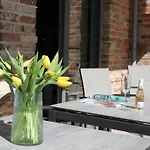 Bernstein & Breakfast 02