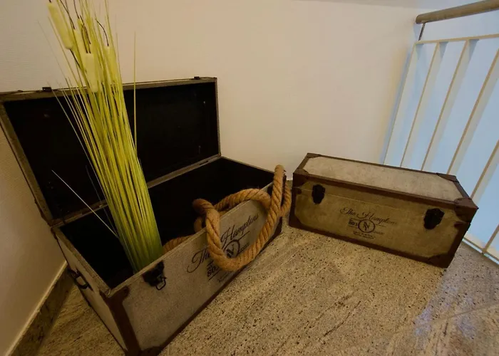 Bernstein & Breakfast 02 *